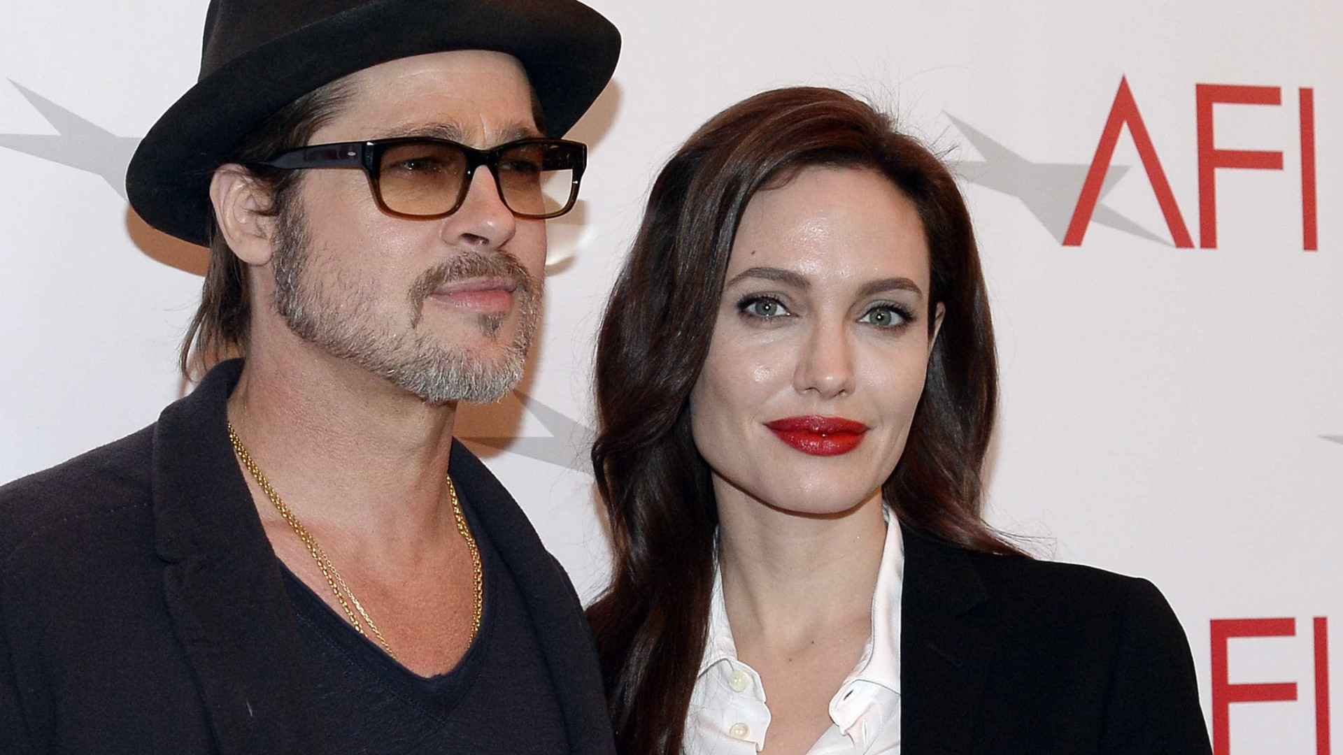 Três anos depois, Brad Pitt e Angelina Jolie oficialmente "solteiros"