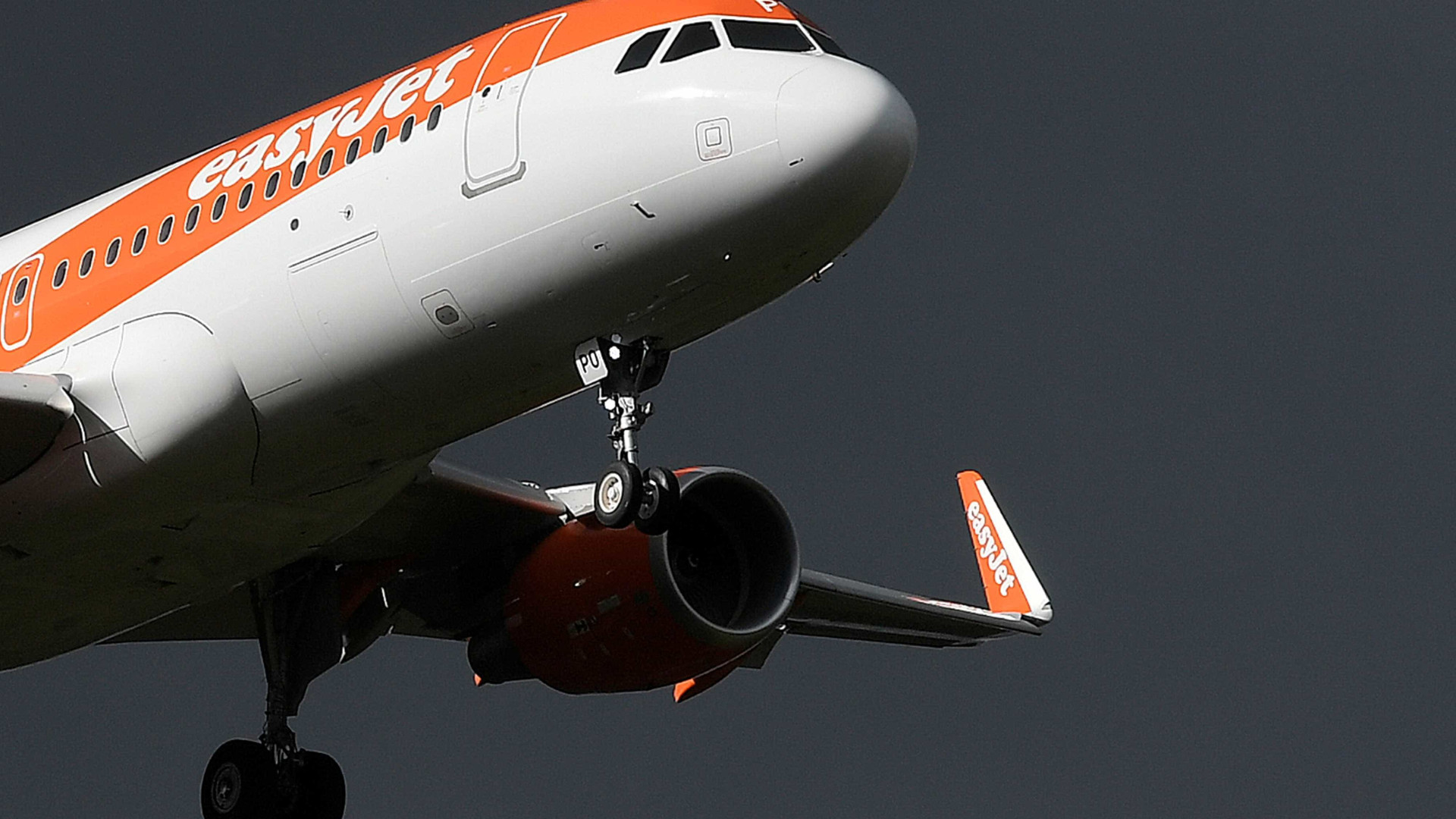 Copiloto da easyJet desmaia durante voo entre Londres e Lisboa