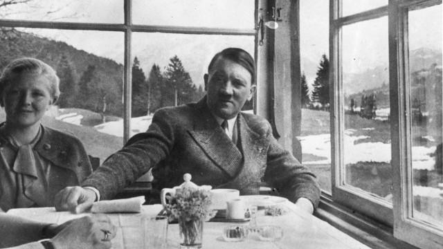 Sobrinho-neto de Hitler quebra silêncio e opina sobre Trump e Merkel