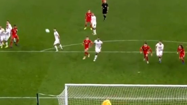 O incrível livre de Bale teve defesa de outro mundo de Schmeichel