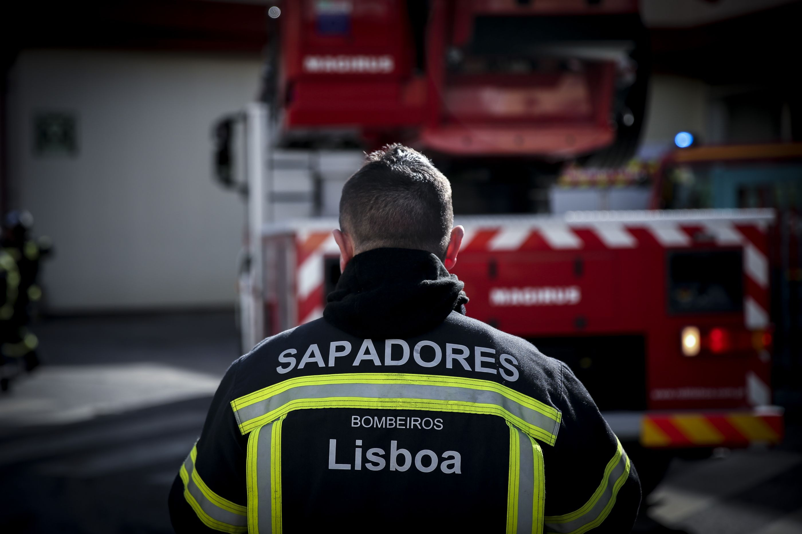 Explosão de gás faz três feridos no centro de Lisboa