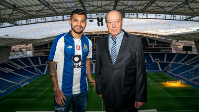 Oficial: Corona renova contrato com o FC Porto