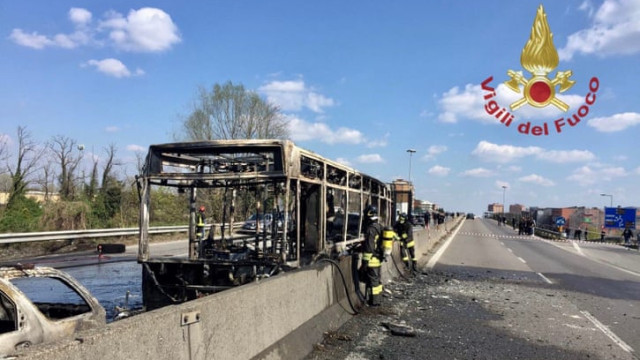 Condutor detido em Milão após incendiar autocarro escolar