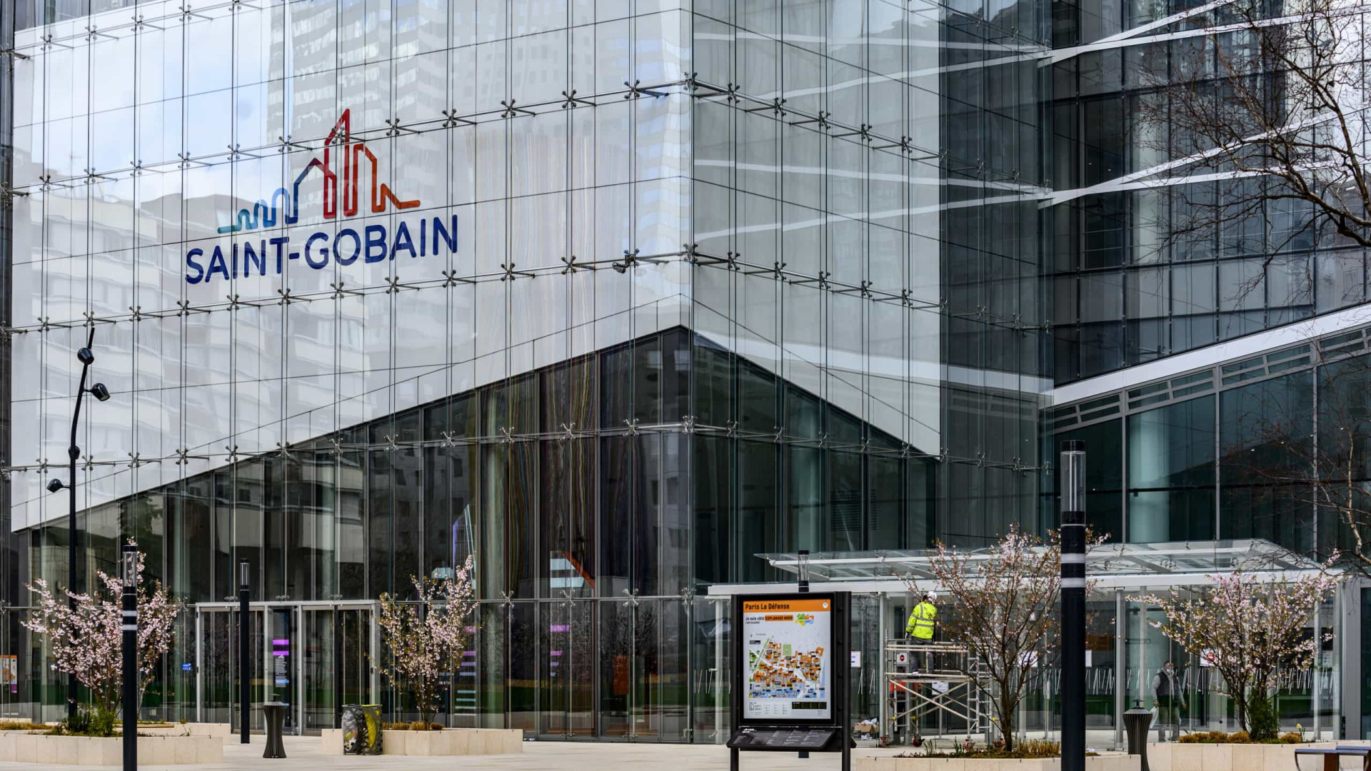 Saint-Gobain mantêm luta, considerando propostas da empresa insuficientes